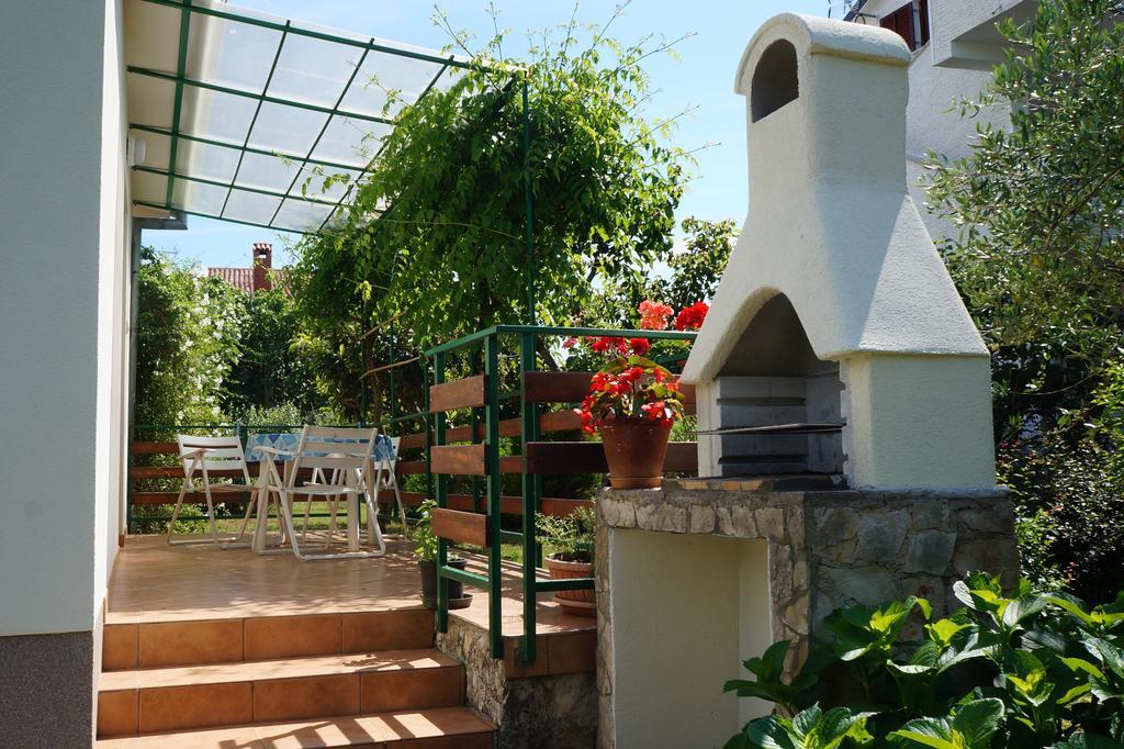 Studio And Apartment Nadia With Garden Poreč Rum bild