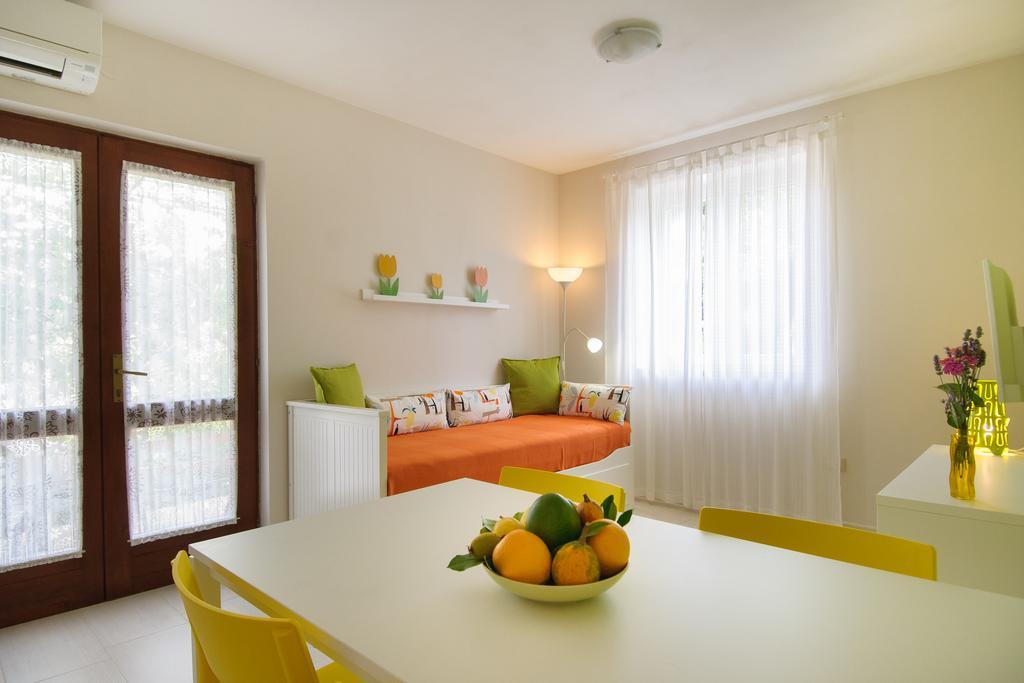 Studio And Apartment Nadia With Garden Poreč Exteriör bild