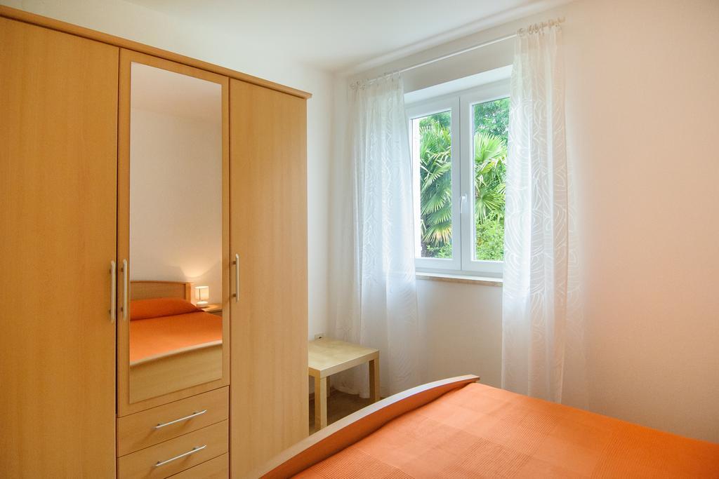 Studio And Apartment Nadia With Garden Poreč Exteriör bild