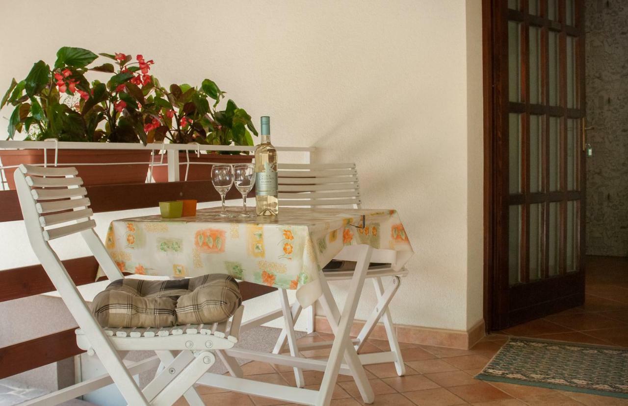 Studio And Apartment Nadia With Garden Poreč Exteriör bild
