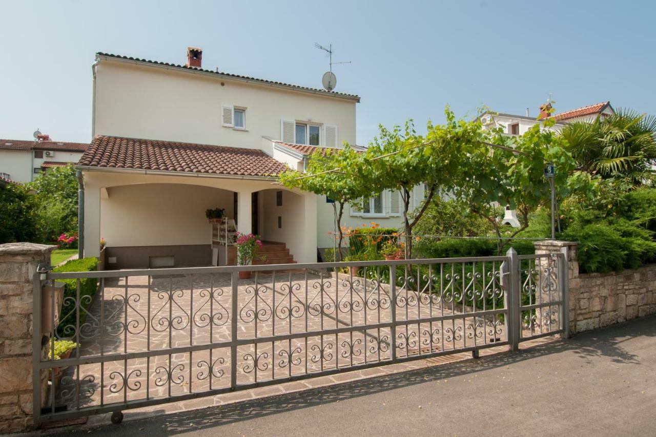 Studio And Apartment Nadia With Garden Poreč Exteriör bild